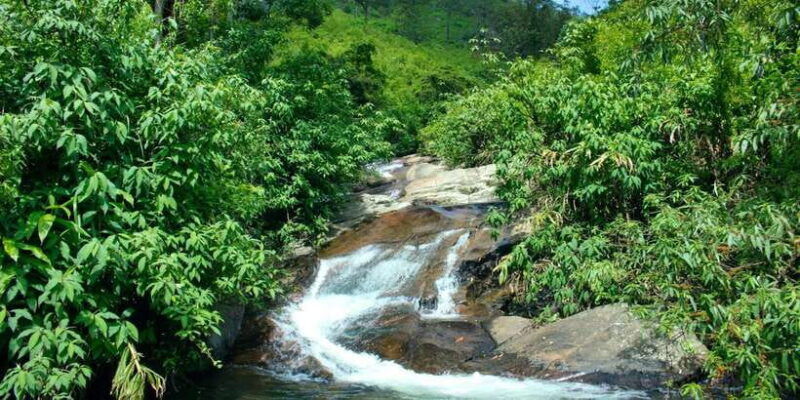 ellabambarakanda-falls-lanka-falls-natural-pool-bath