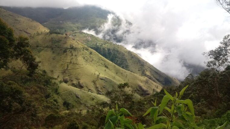 ellabambarakanda-falls-lanka-falls-natural-pool-bath