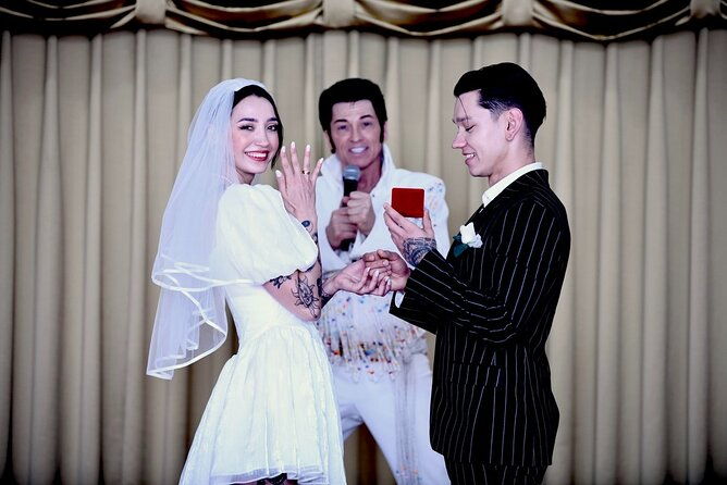 elvis-chapel-wedding-and-vow-renewal