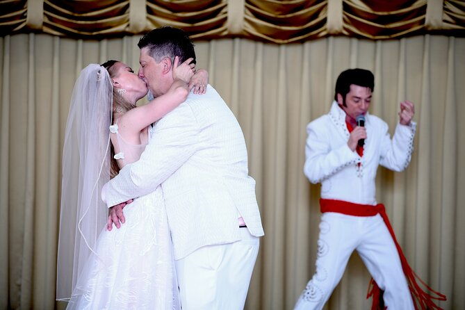 elvis-chapel-wedding-and-vow-renewal