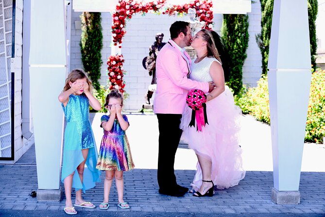 elvis-chapel-wedding-and-vow-renewal