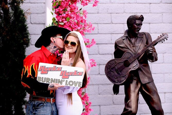 elvis-chapel-wedding-and-vow-renewal