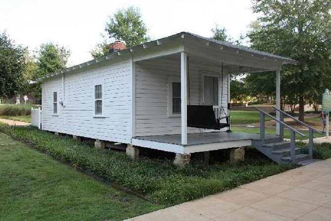 Elvis Presley Birthplace Park in Tupelo with Transport from Memphis - The Tupelo Stops: A Walk Through Elvis’s Young Life