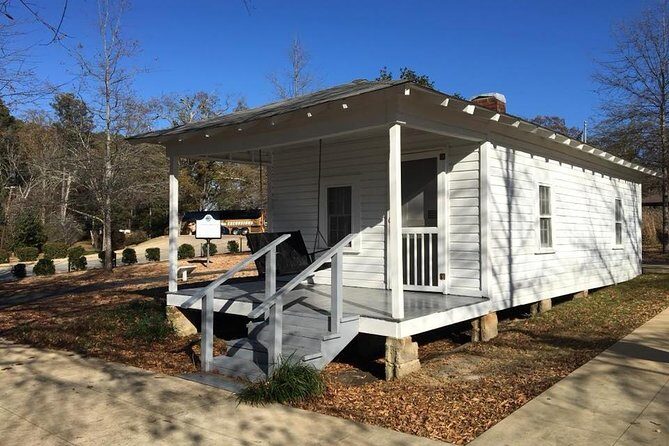 Elvis Presley's Childhood Home Sightseeing Daytrip from Memphis - The The Sum Up