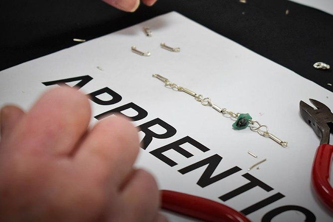 emerald-jewelry-making-class-in-cartagena