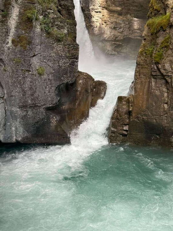 emerald-lake-moraine-louise-johnston-canyon-banff-town