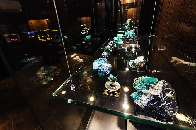emerald-museum-and-factory-tour