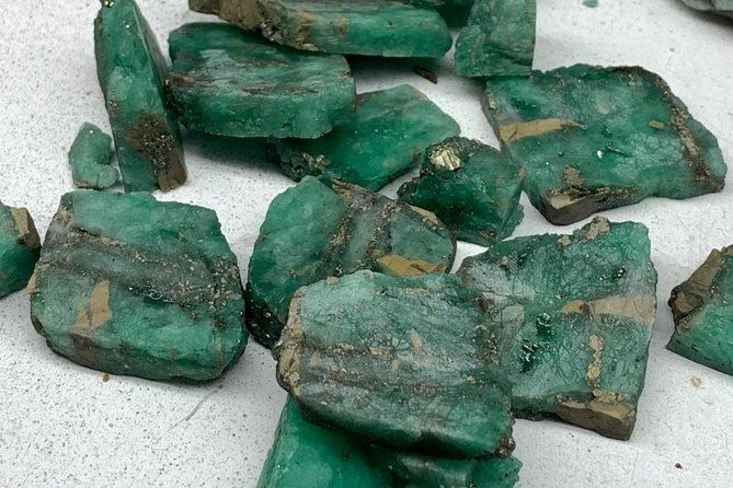 emerald-museum-and-factory-tour