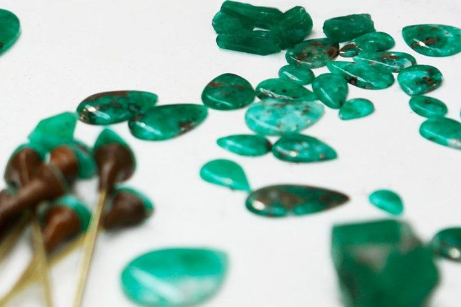 emeralds-polishing-workshop-and-museum-tour