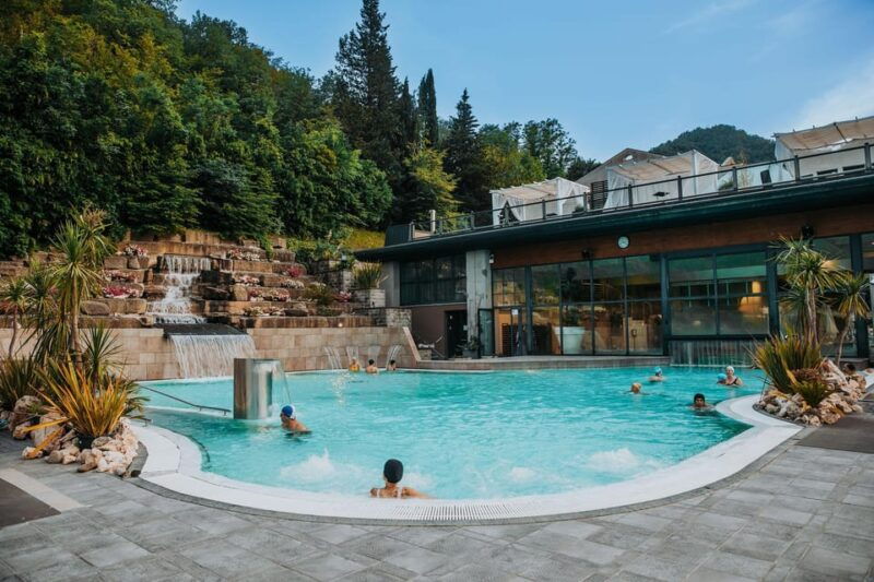 emilia-romagna-25-minute-massageaperitif2-hour-pool