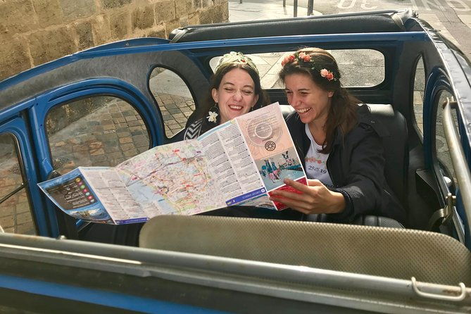 emily-in-paris-vintage-car-2cv-citroen-2