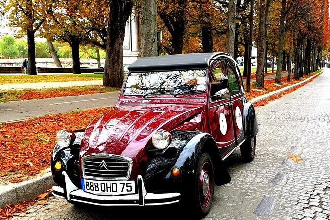 emily-in-paris-vintage-car-2cv-citroen