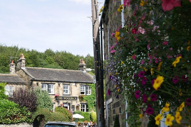 emmerdale-classic-locations-bus-tour-from-leeds