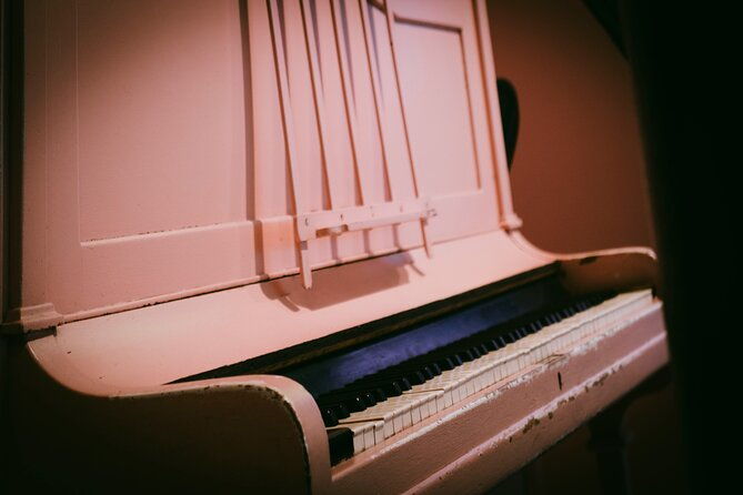 emotional-support-and-romantic-walk-in-soho