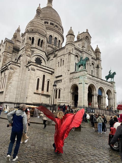 enchanted-montmartre-guided-and-sung-visit-vip