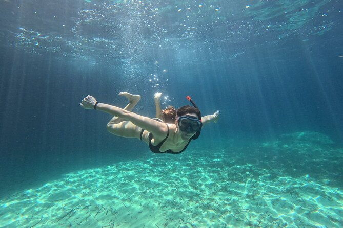 enchanting-semi-private-kayaking-tours-in-milos-2