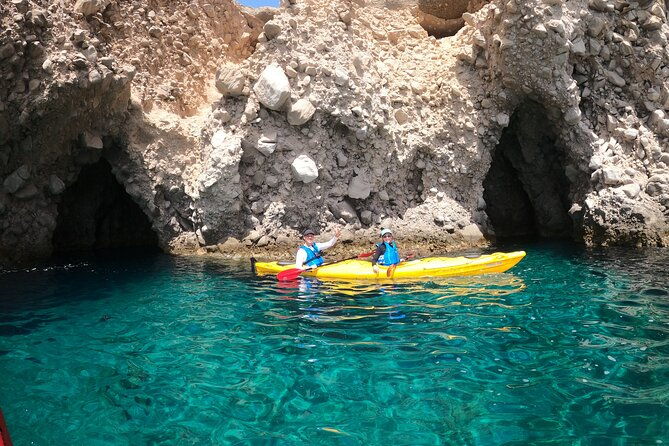 enchanting-semi-private-kayaking-tours-in-milos-2