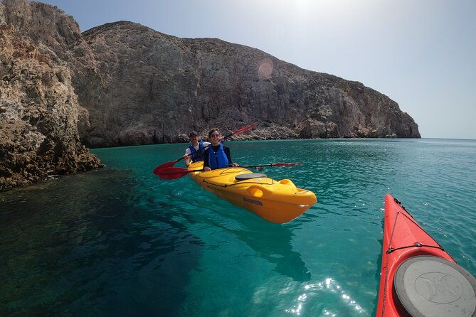 enchanting-semi-private-kayaking-tours-in-milos-2