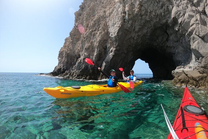 enchanting-semi-private-kayaking-tours-in-milos