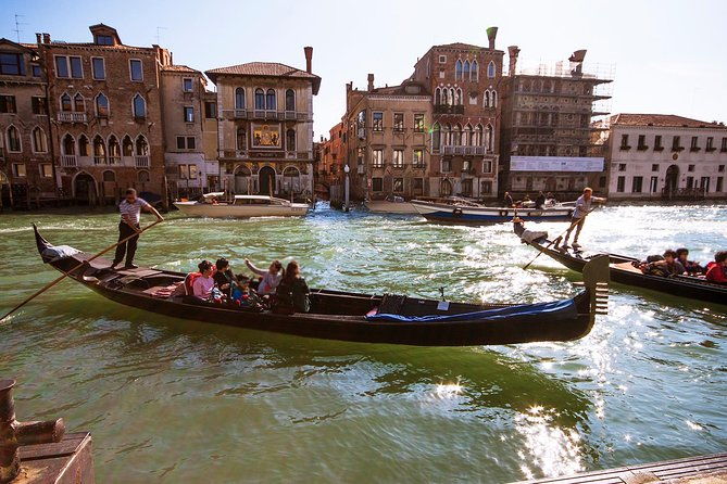 enchanting-venice-private-gondola-experience
