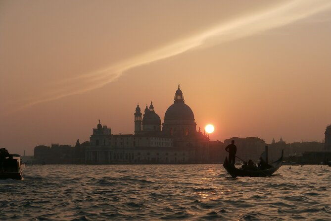 enchanting-venice-private-gondola-experience