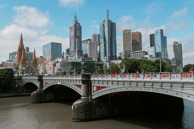 English Melbourne Walking Tour - Melbournians’ Urban Canvas: Hosier Lane and Degraves Street