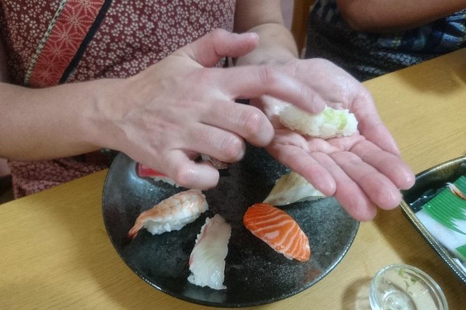 enjoy-a-basic-sushi-making-class