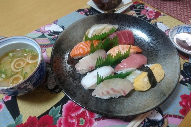 enjoy-a-basic-sushi-making-class