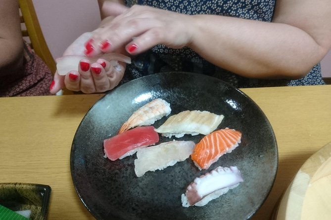 enjoy-a-basic-sushi-making-class