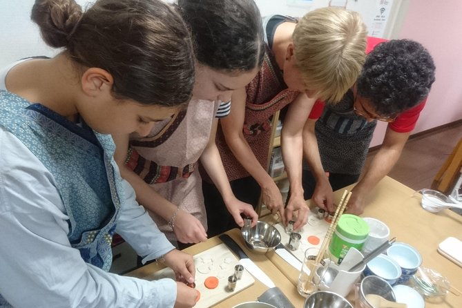 enjoy-a-basic-sushi-making-class