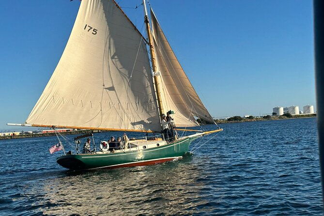 enjoy-an-unforgettable-afternoon-aboard-a-classic-sailing-yacht-2