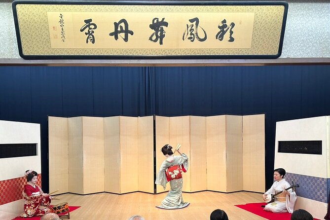 enjoy-private-talking-with-a-geisha-at-lunch-tokyo-tea-ceremony