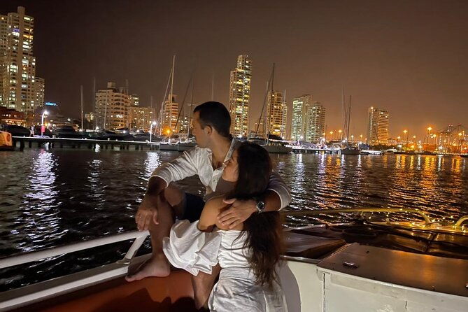 enjoy-sunset-night-at-cartagena-bay-in-our-boats
