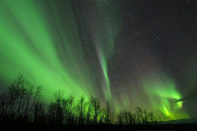 enjoy-the-aurora-show-on-top-of-the-mountain-inc-tipi-dinner