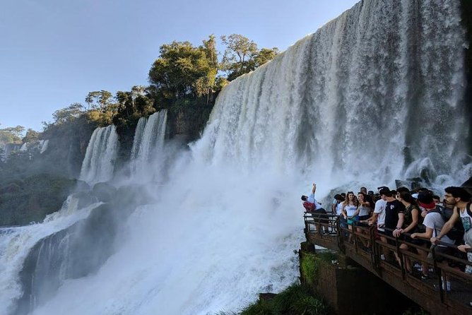 enjoy-the-iguazu-falls-and-the-devils-throat-from-the-argentine-side