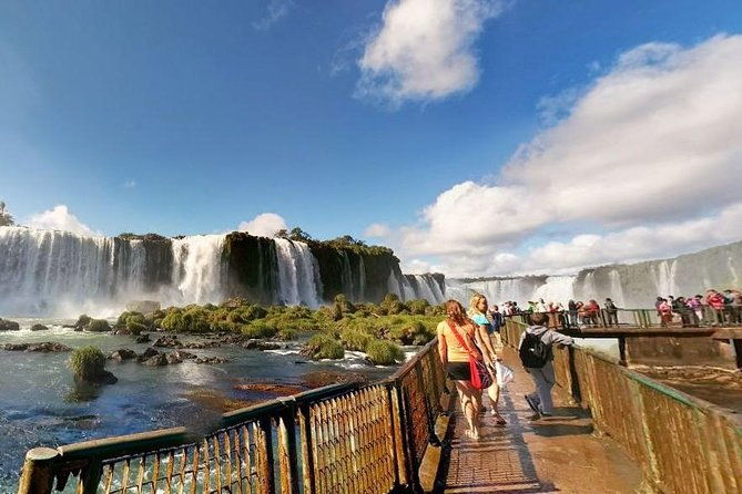 enjoy-the-iguazu-falls-and-the-devils-throat-from-the-argentine-side