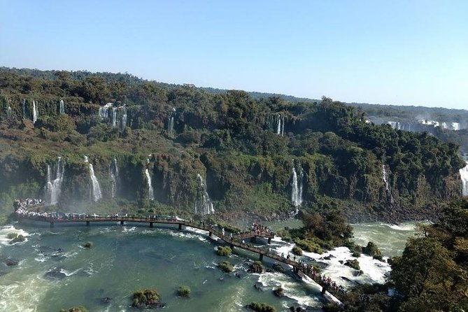 enjoy-the-iguazu-falls-and-the-devils-throat-from-the-argentine-side