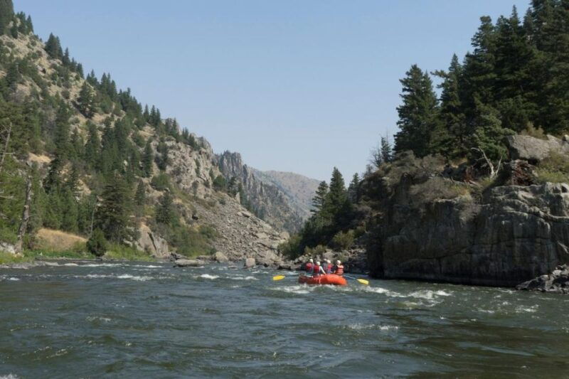 ennis-mt-exclusive-raft-trip-through-beartrap-canyonlunch