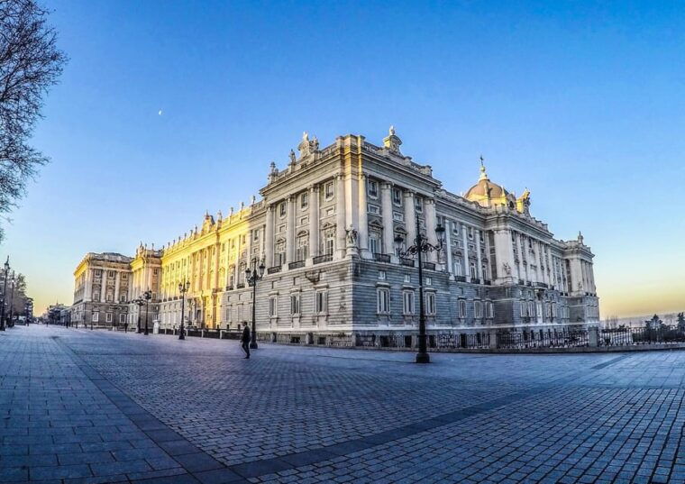 enter-the-royal-palace-of-madrid