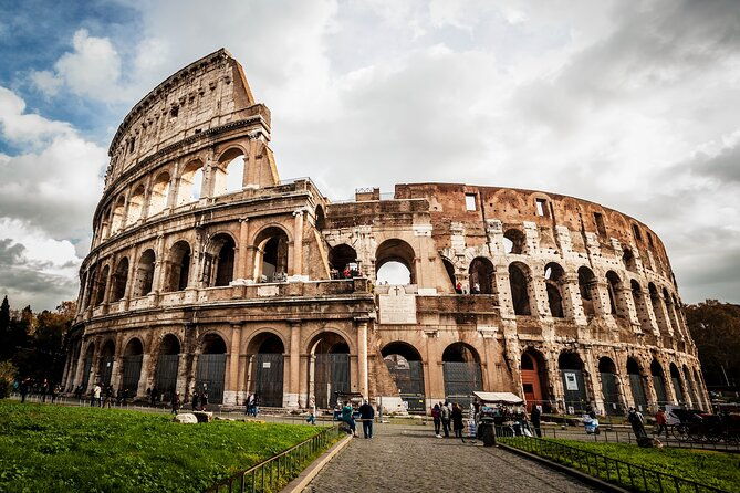 entrance-to-the-colosseum-roman-forum-and-palatine-hill-2