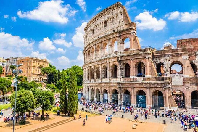 entrance-to-the-colosseum-roman-forum-and-palatine-hill