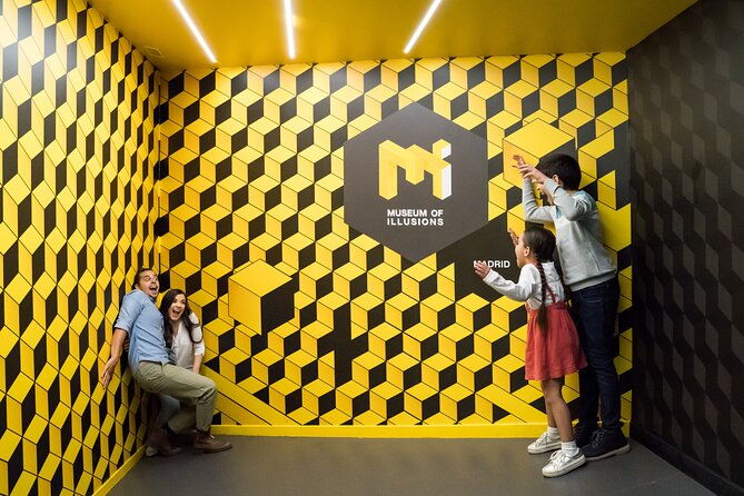 entrance-to-the-museum-of-illusions-madrid