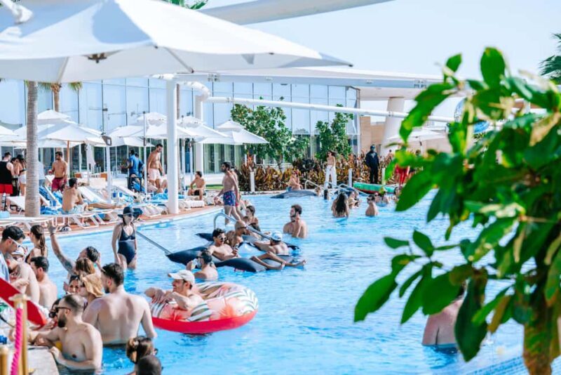Entry Ticket: Doha Beach Club Day Pass + 2 Drinks - Key Points  