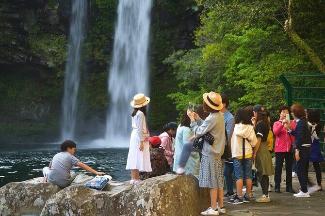 Eoseungsaengak Trail, Osulloc, Oedolgae & Cheonjiyeon Day Tour - Key Points