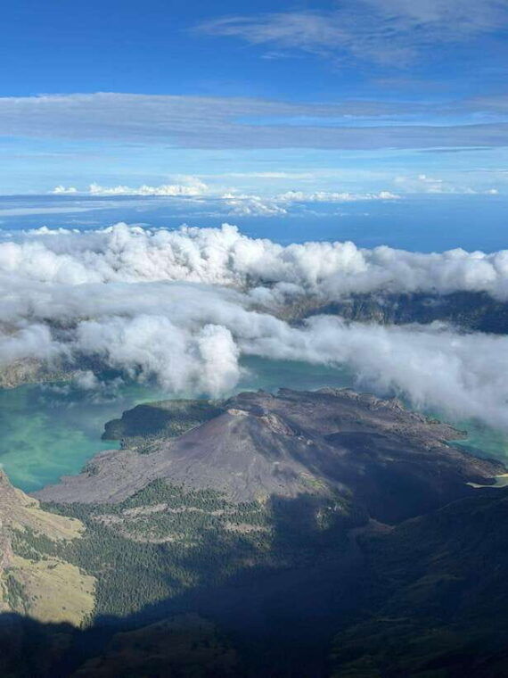 epic-rinjani-one-day-trek-senaru-or-sembalun-pathways
