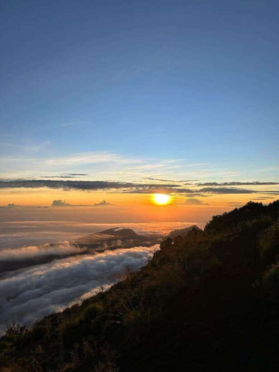 epic-rinjani-one-day-trek-senaru-or-sembalun-pathways