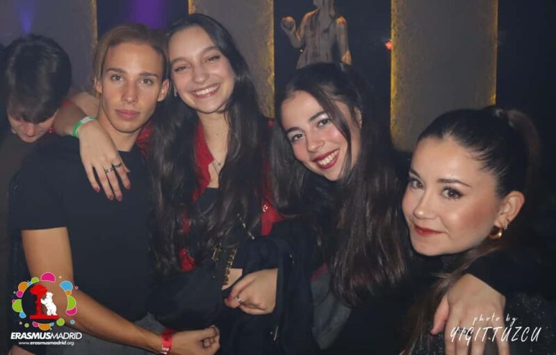 Erasmus,Internationals Madrid All-Uni Welcome Party Pubcrawl - Value and Practicality
