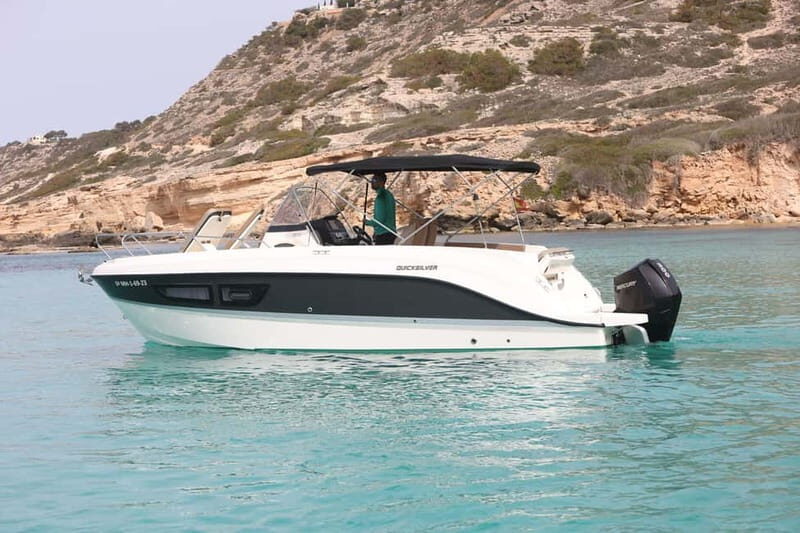 Es Trenc: Día de Barco Privado - The Boat & Amenities: Comfort & Convenience at Sea