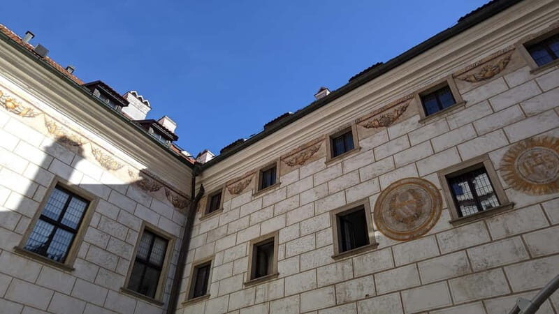 eský Krumlov: Private Day Trip from Prague with Local Guide - The Sum Up