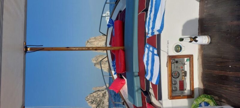 Esperienza Privata a Capri in Barca con Gozzo Classico 3H - Key Points